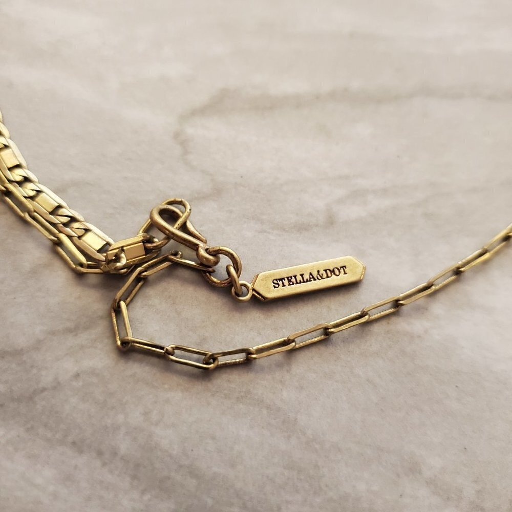 🦄 Stella and Dot Hammered Rhinestones Crystals Pave Unicorn Coin Pendant 🦄 - Picture 10 of 12